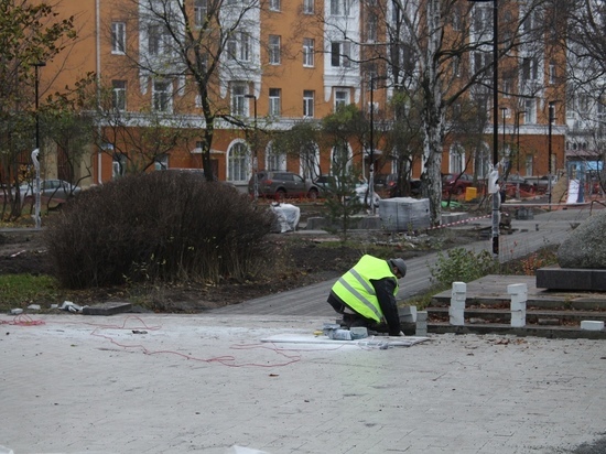 Благоустройство сквера Ивана Сенькина в Петрозаводске подходит к концу
