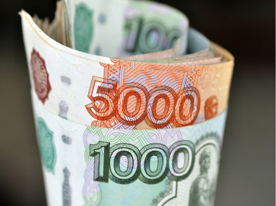 Граждане и бизнес накопили «под матрасом» 12 трлн рублей