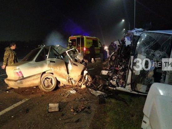 В Татарстане погиб водитель легковушки после ДТП с грузовиком