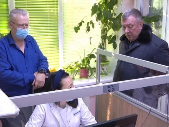 Гурулев проверил работу медицинских горячих линий в Чите