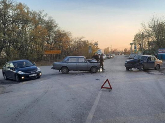 На Дону 46-летний пассажир "Жигули" пострадал в ДТП с "Волгой"