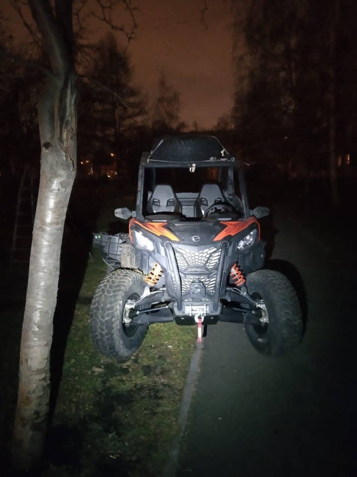 Екатеринбуржец разгромил детскую площадку, уходя от погони