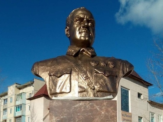 Памятник маршалу Жукову установили на КСК в Чите