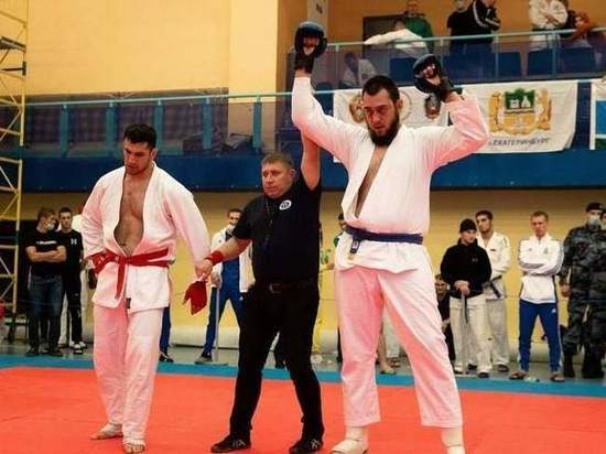 Бойцы из ЯНАО завоевали «золото» и «серебро» на чемпионате УрФО