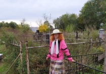 Ольга Аржаных 29 лет занимается историей кладбища, но в последние годы стала плохо видеть