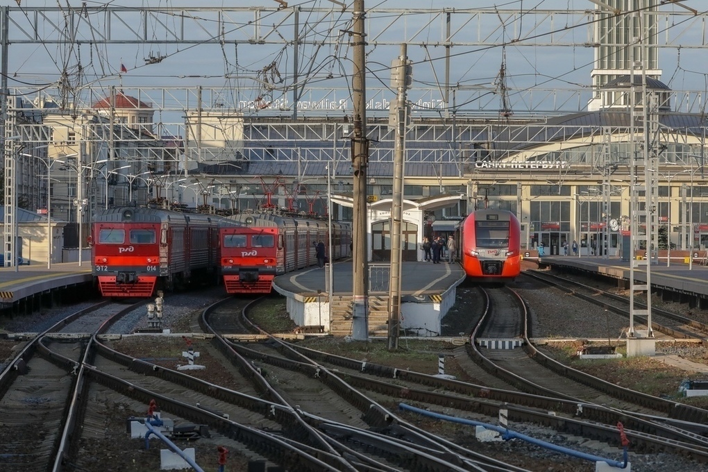 Пригородные вокзалы спб. Городская электричка Петербург. Электричка красное село. ППК Питер. Электричка красное село СПБ.