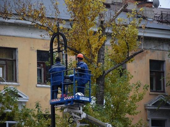 На Волжской загорелся старинный фонарь