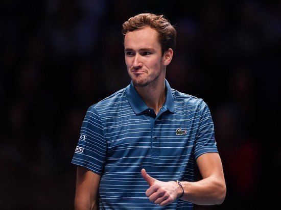 Медведев вышел в полуфинал турнира серии "Мастерс" в Париже