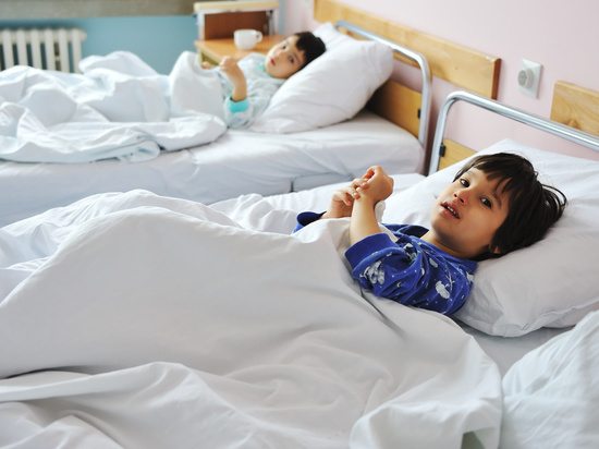 Костромские скандалы: "диванные эксперты" составили петицию с просьбой не закрывать под ковидный госпиталь детское отделение в областной больнице