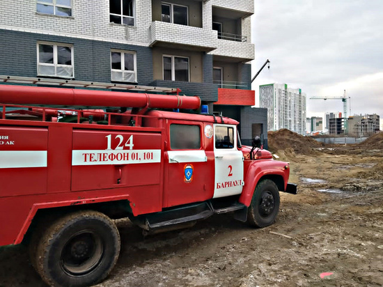 В Барнауле произошел пожар в строящейся многоэтажке