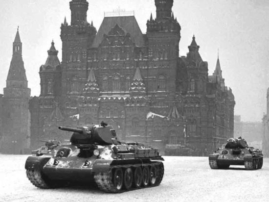 Сколько танков проехало в тот день по Красной площади