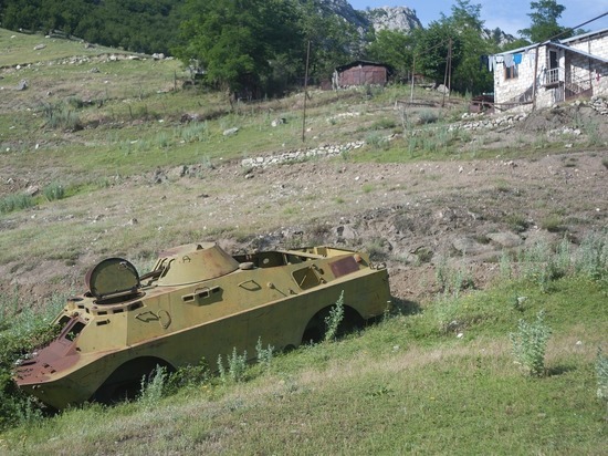 В Баку заявили об уничтожении четырех танков ВС Армении