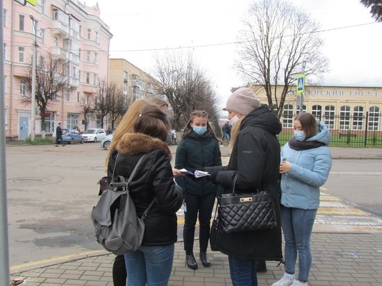 Сотрудники Смоленской областной библиотеки познакомили смолян с новыми книгами