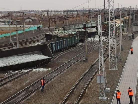 Под Новосибирском сошло с рельсов более 30 вагонов