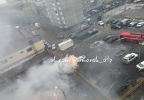 В городе Мурманске, в районе дома №33 по улице Юрия Гагарина произошло возгорание легкового автомобиля