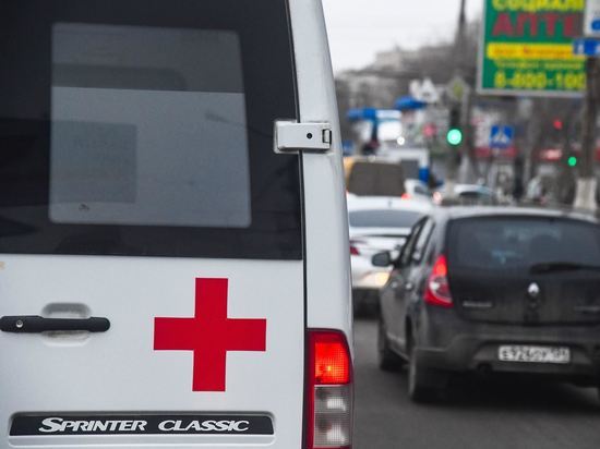 В Волгограде утром перевернулся автомобиль скорой помощи