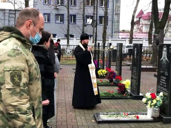 В Курске почтили память погибших при исполнении служебных обязанностей сотрудников органов внутренних дел и военнослужащих внутренних войск