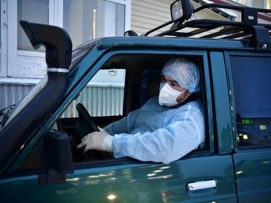 Зампред парламента Ямала на личном авто возил врачей к пациентам
