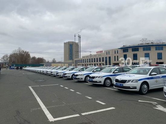 Ключи от 88 новых автомобилей вручил полицейским Президент РТ Рустам Минниханов