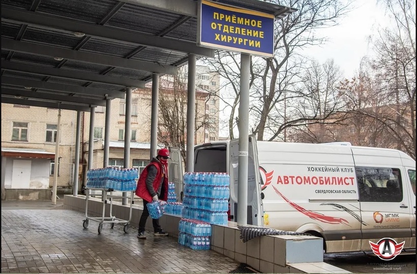 "Автомобилист" передал в больницу больше тысячи литров воды