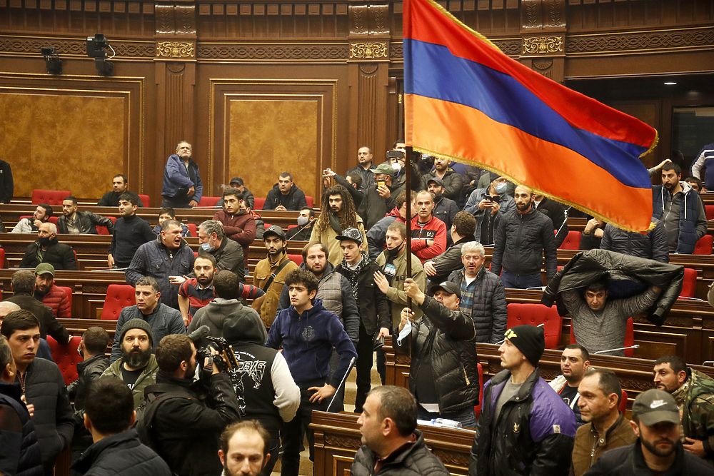 Погромы в Армении, торжество Азербайджана: кадры после замирения в Карабахе