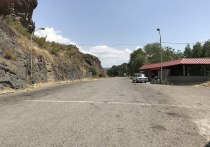 Дорога Горис-Степанакерт, которая проходит через Лачинский коридор, скоро останется единственной ниточкой, которая связывает Армению и Нагорный Карабах