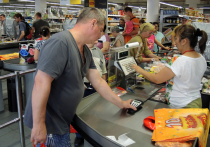 Ограничить услугу снятия наличных с банковских карт в кассах магазинов намерен ЦБ
