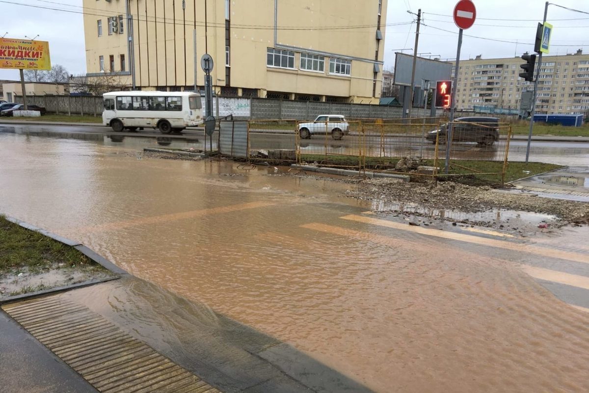 Вода в костроме сегодня. Индустриальная потоп Кострома. Потоп в Костроме сегодня. Потоп в Костроме мемы. Давыдовский Кострома затопило мемы.