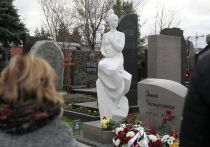 11 ноября на Новодевичьем кладбище торжественно открыли памятник последней народной артистке СССР Элине Быстрицкой