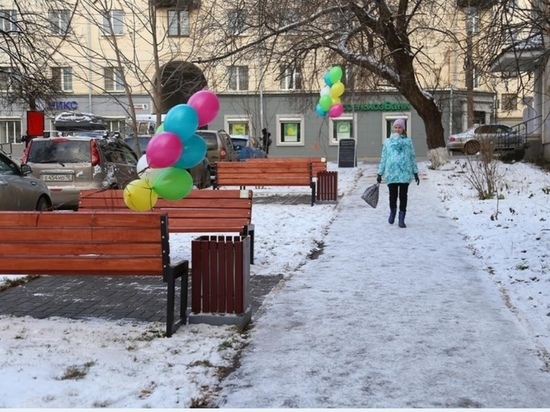 "Читающий сквер" появился в Ижевске около библиотеки им. Некрасова