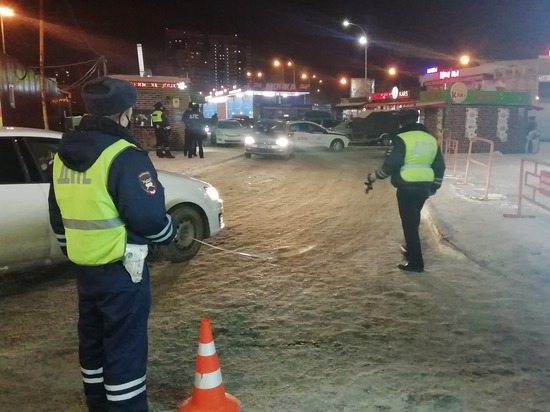 В Екатеринбурге ищут водителя, который сбил отца с ребенком
