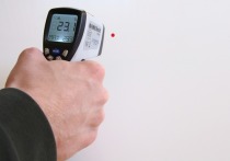 Врач общей практики Александр Доленко назвал бесконтактный термометр удобным, но совсем бесполезным изобретением для домашнего использования