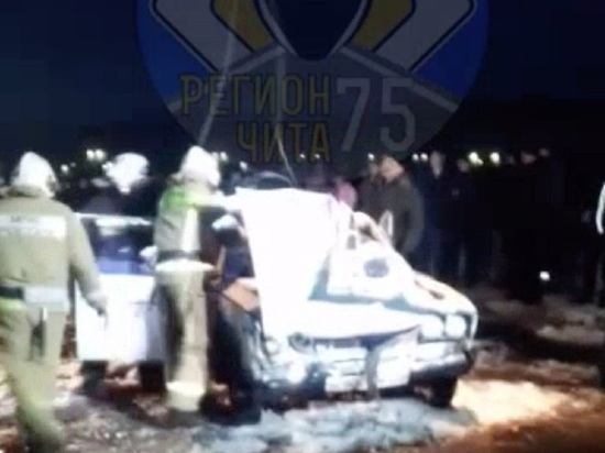 Утонувший автомобиль с двумя трупами из Шилки вытащили местные жители