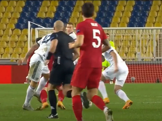 Команда Станислава Черчесова потерпела поражение в Стамбуле, ведя по ходу матча в счете