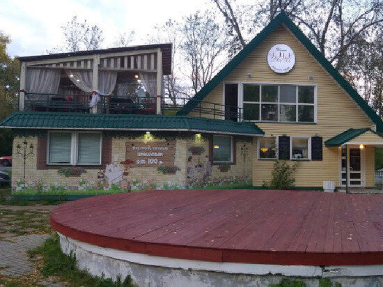 В Кирове по решению суда снесли кафе в "Сквере Трудовой славы"