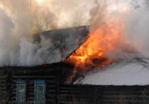 В забайкальском поселке Оловянной пожар унес жизни 62-летнего мужчины и 63-летней хозяйки дома, где произошло возгорание
