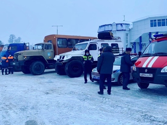 В Пуровском районе спасатели учились эвакуировать из снежного плена авто и людей