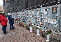 13 ноября в Санкт-Петербурге демонтировали Стену Памяти, где висели портреты ста с лишним медиков, скончавшихся во время пандемии