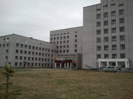 Пациентка Коряжемской горбольницы погибла после падения из окна