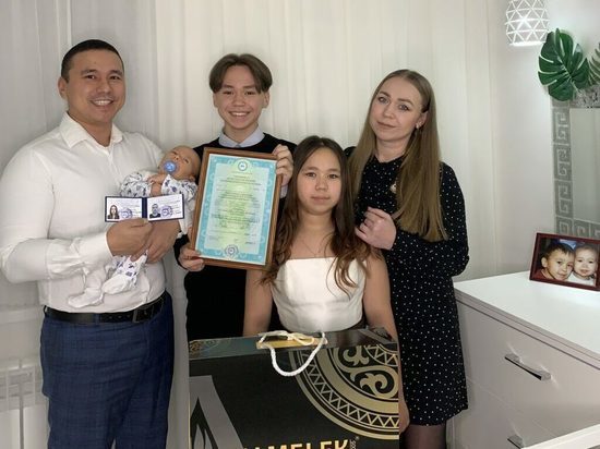 В Якутии вручили 10000-й сертификат на республиканский материнский капитал