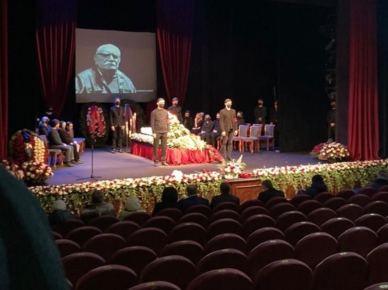В Москве началась церемония прощания с Арменом Джигарханяном