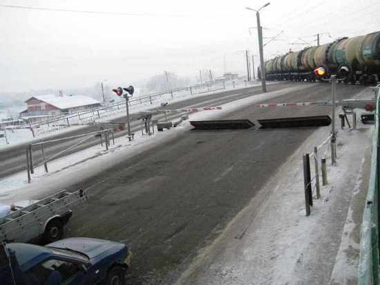 Железнодорожный переезд в Нововятске снова закрывают