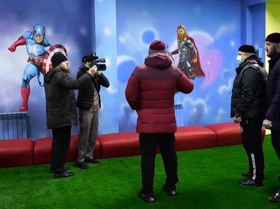 Главу Чечни возмутили "не те герои" в детском центре