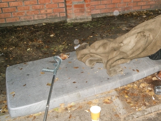 Труп бездомного обнаружили на одной из улиц Ростова