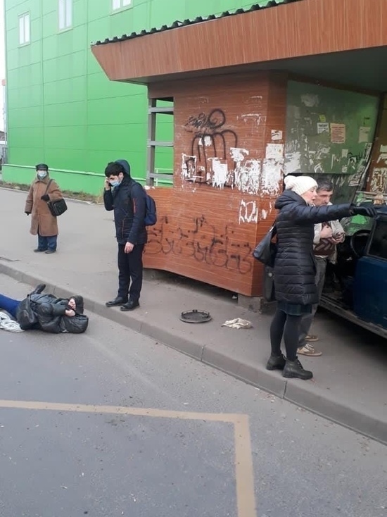 В Иваново легковушка влетела в остановку с людьми, есть пострадавшие