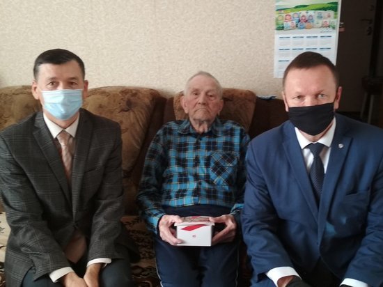 Ветеранов Куменского района обеспечили бесплатной мобильной связью