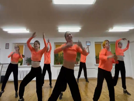 Калужские студенты присоединились к мировому флэш-мобу "Танцуй ради жизни!"
