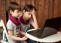 Длительность единовременного занятие за компьютером для младшего школьника не должна превышать 20 минут