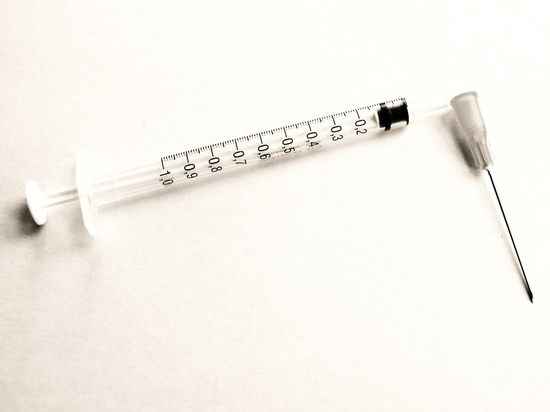 Ранее ВОЗ «настоятельно рекомендовала» делать прививку от гриппа, хотя она не защищает от коронавируса