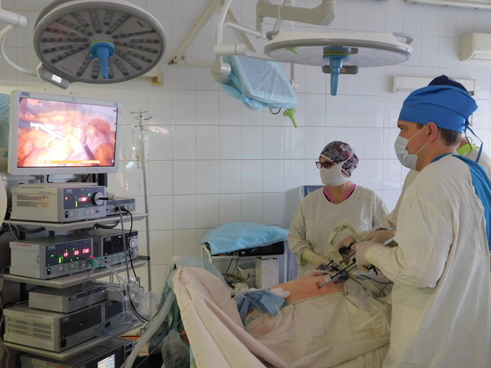 Алтайские онкологи поставили на поток эндоскопические операции при раке легкого и желудка